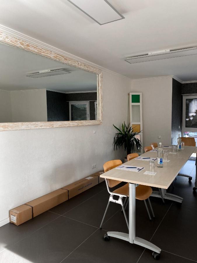 Mg-Quartier Hostel Мьонхенгладбах Екстериор снимка