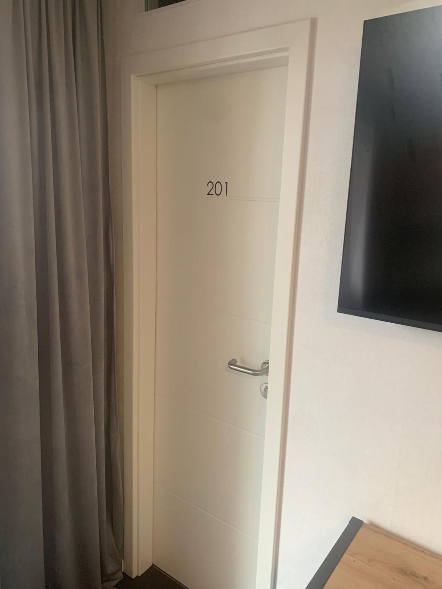 Mg-Quartier Hostel Мьонхенгладбах Екстериор снимка